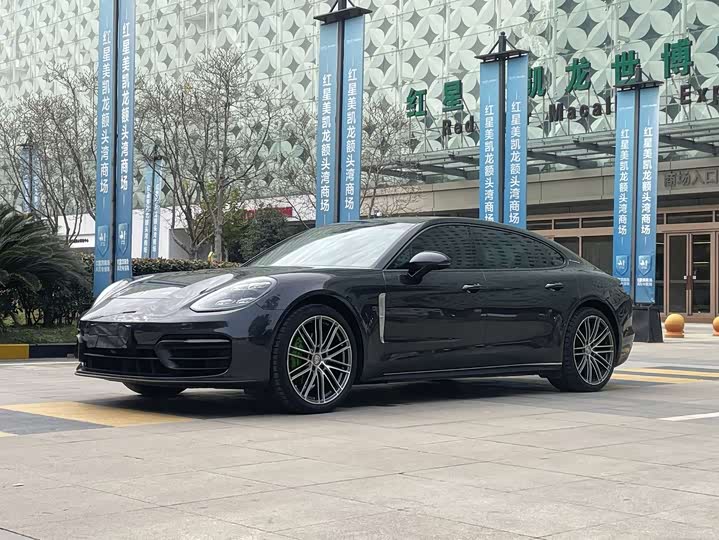 Фото 1 - Porsche Panamera