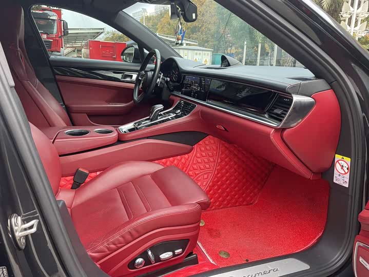 Фото 10 - Porsche Panamera