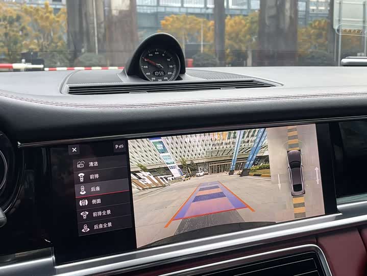 Фото 14 - Porsche Panamera