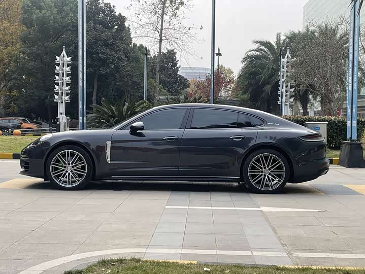 Фото 5 - Porsche Panamera
