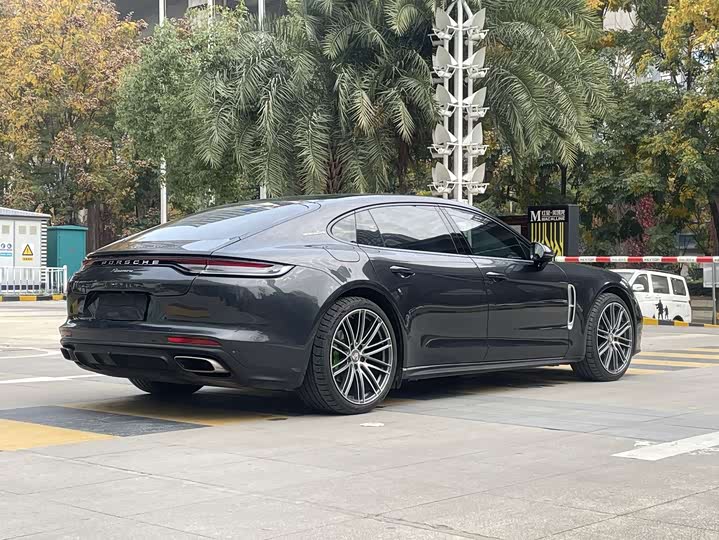 Фото 7 - Porsche Panamera
