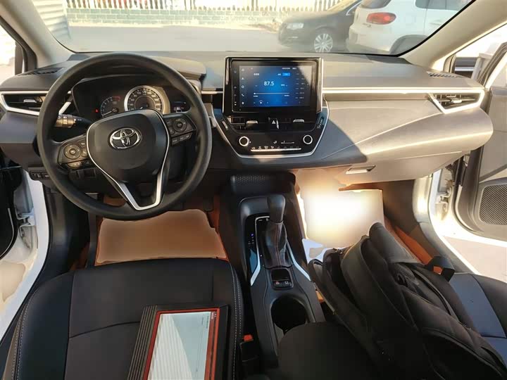 Фото 10 - Toyota Corolla