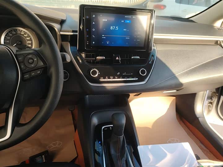 Фото 13 - Toyota Corolla