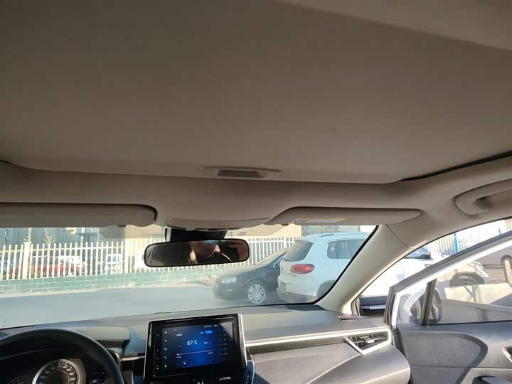 Фото 18 - Toyota Corolla