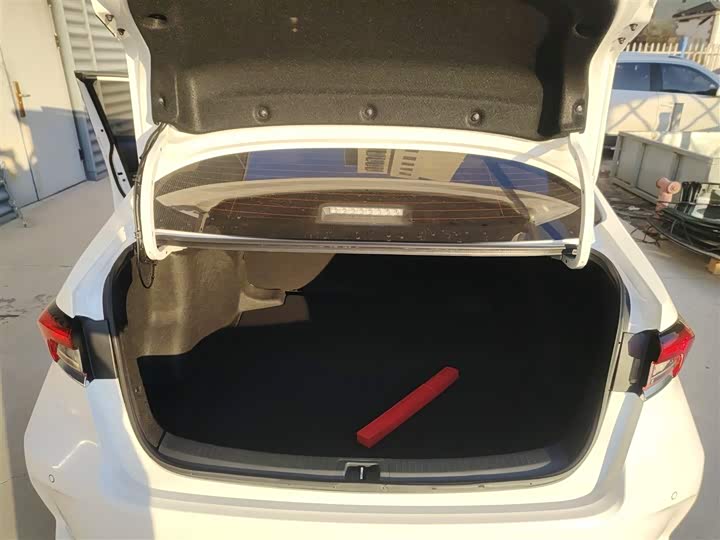 Фото 19 - Toyota Corolla