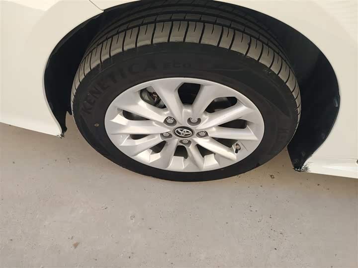 Фото 23 - Toyota Corolla