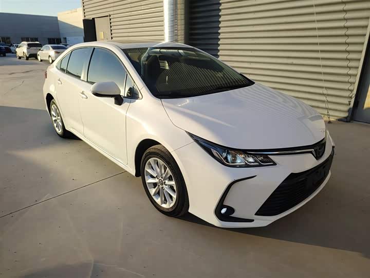 Фото 4 - Toyota Corolla