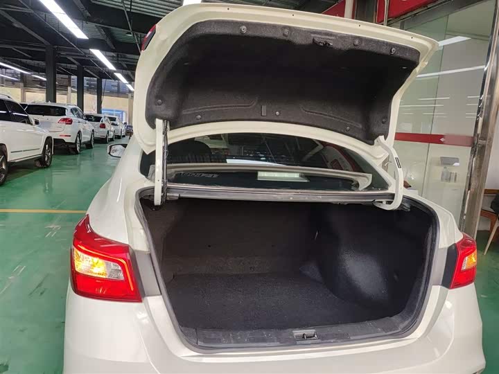 Фото 19 - Nissan Sylphy