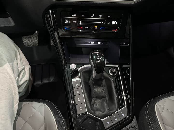 Фото 14 - Volkswagen Tayron