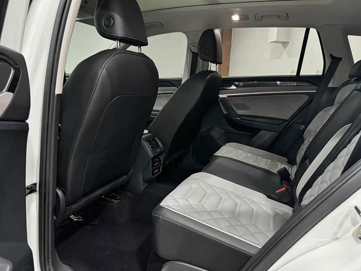 Фото 18 - Volkswagen Tayron