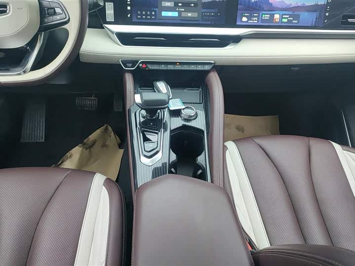 Фото 16 - Geely Monjaro