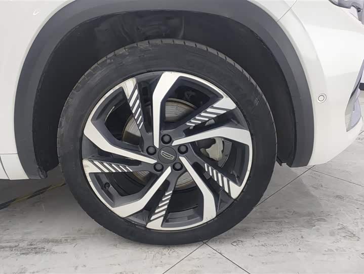 Фото 6 - Geely Monjaro