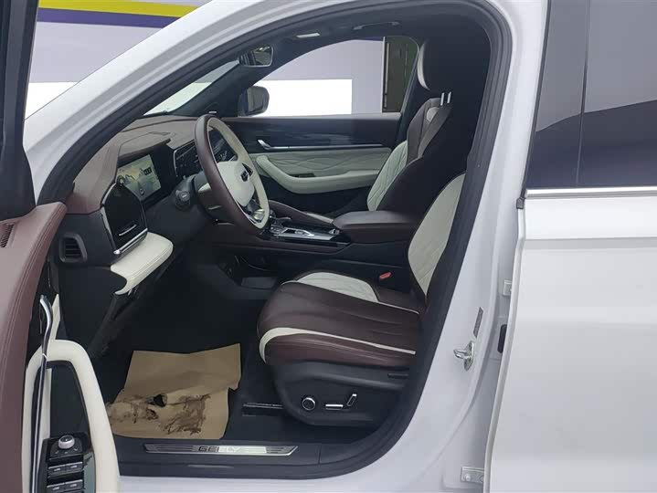 Фото 9 - Geely Monjaro