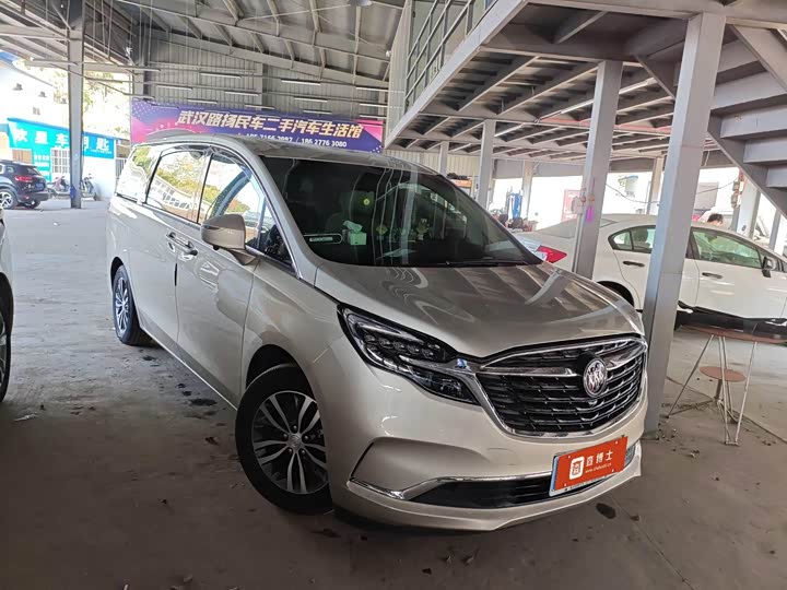 Фото 2 - Buick GL8 ES