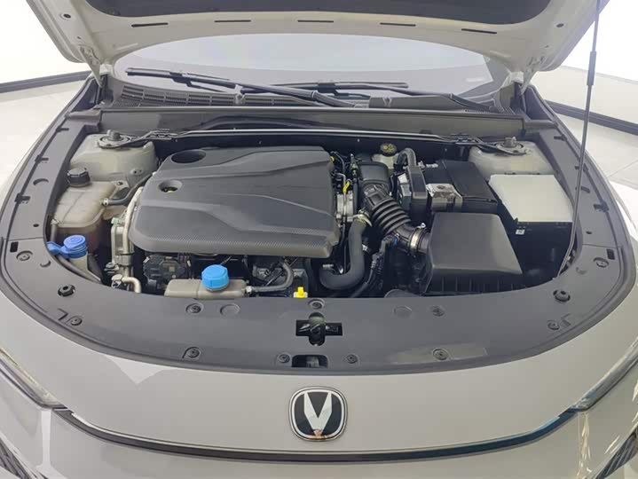 Фото 10 - Changan UNI-V