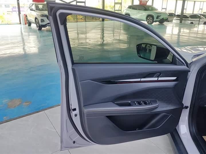 Фото 7 - Changan UNI-V