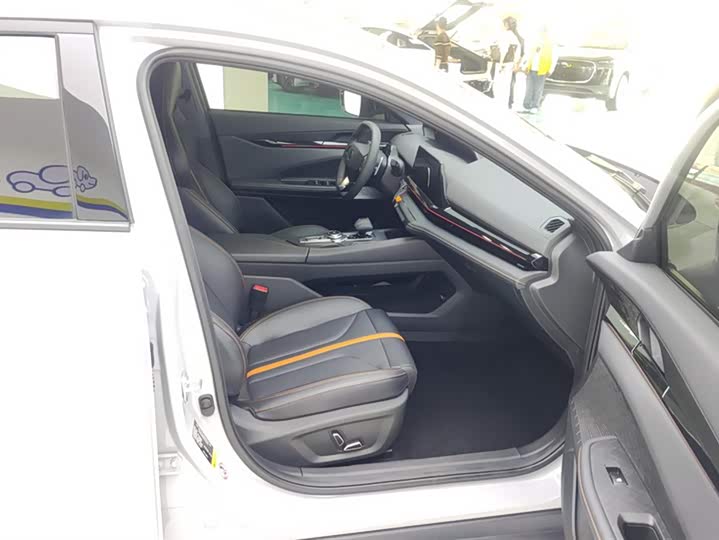 Фото 8 - Changan UNI-V