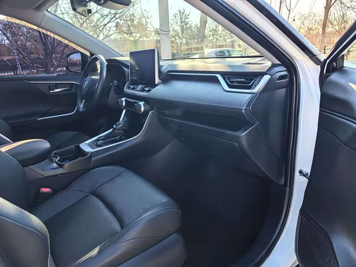 Фото 10 - Toyota Wildlander