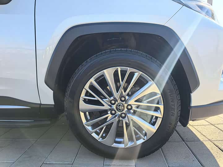 Фото 15 - Toyota Wildlander