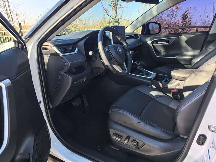 Фото 7 - Toyota Wildlander