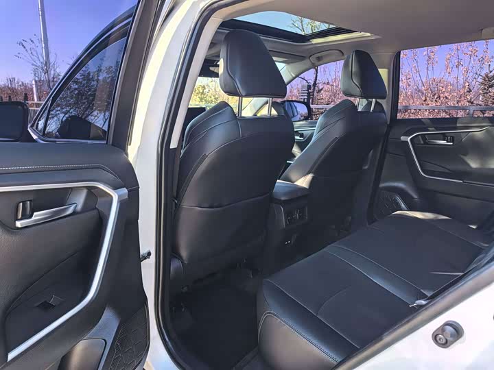 Фото 8 - Toyota Wildlander