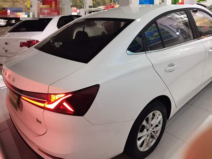 Фото 7 - Roewe i5