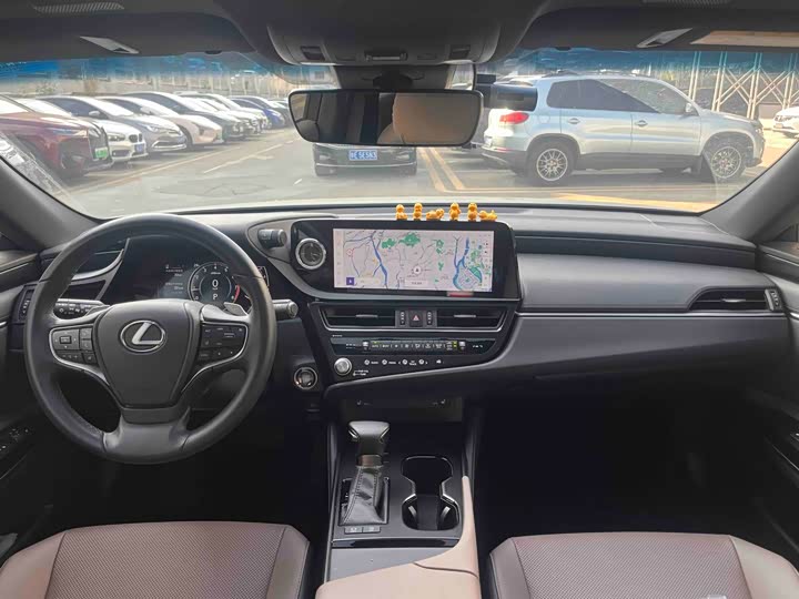 Фото 7 - Lexus ES