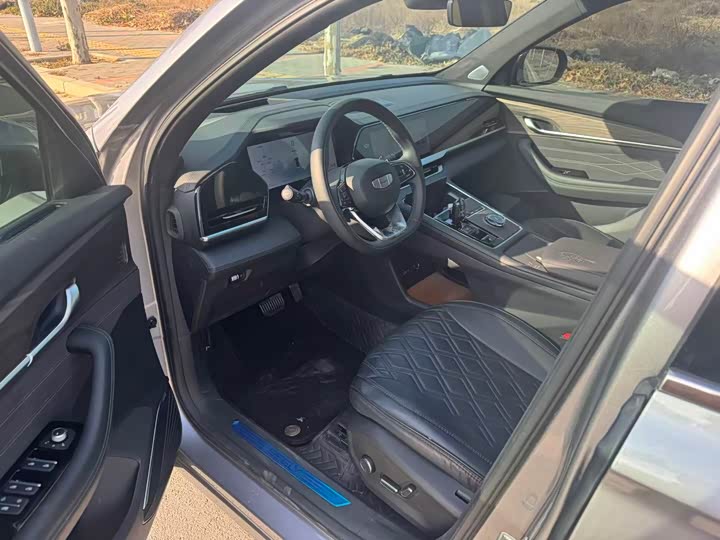 Фото 4 - Geely Monjaro