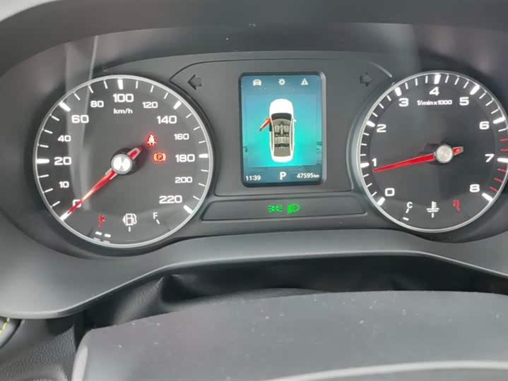 Фото 14 - Roewe i5