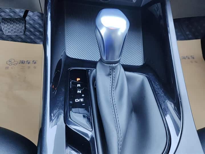 Фото 16 - Roewe i5