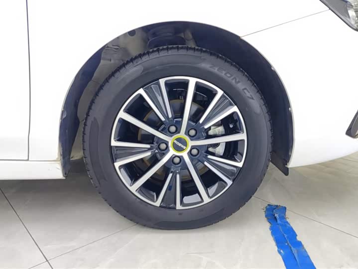 Фото 6 - Roewe i5