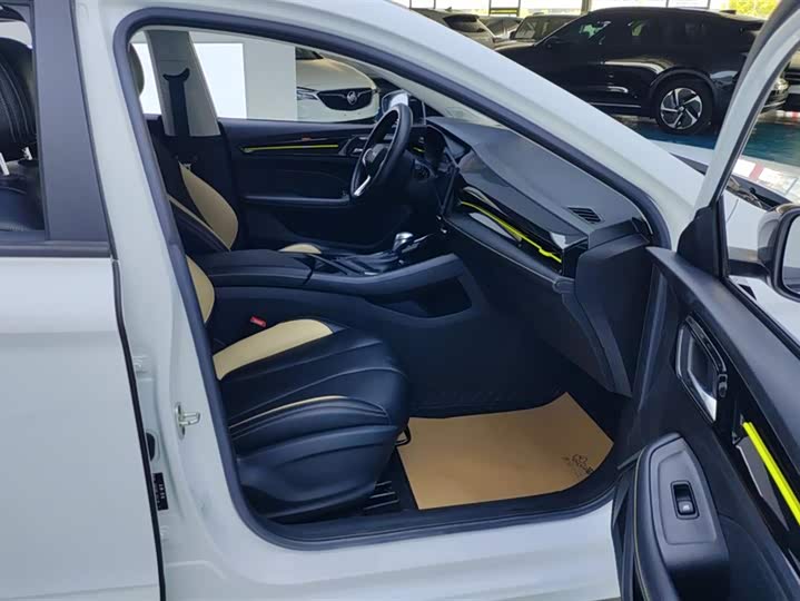 Фото 8 - Roewe i5