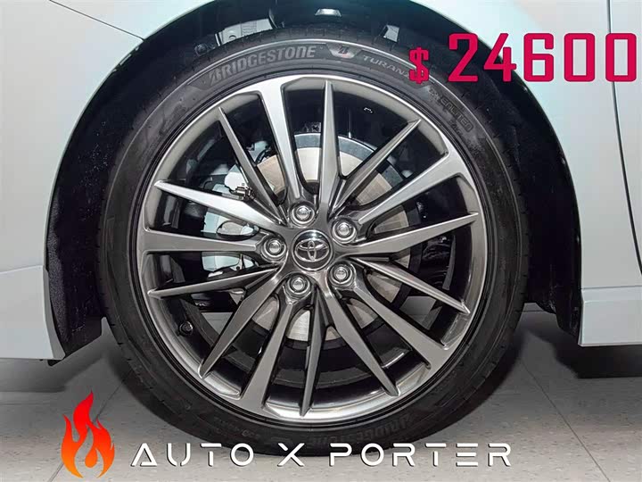 Фото 19 - Toyota Camry