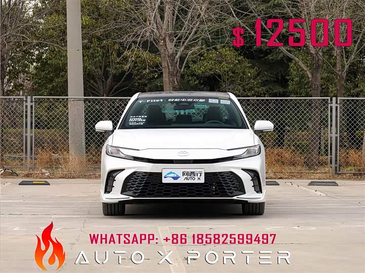 Фото 2 - Toyota Camry