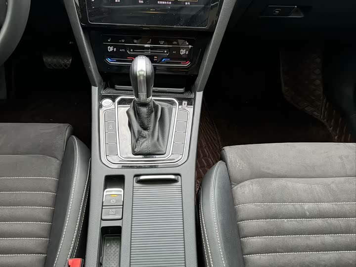 Фото 11 - Volkswagen Magotan