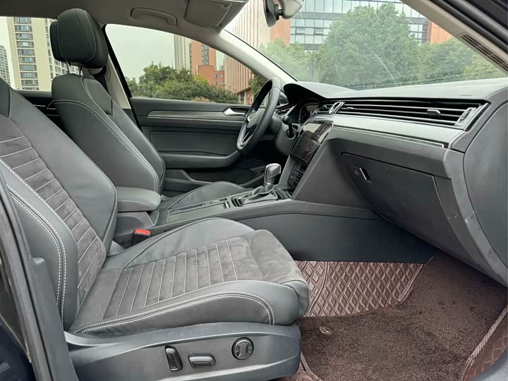 Фото 12 - Volkswagen Magotan