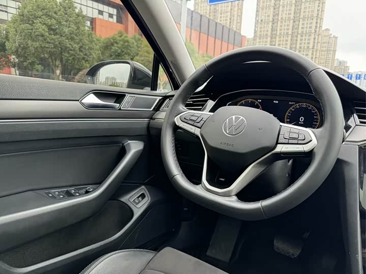 Фото 14 - Volkswagen Magotan