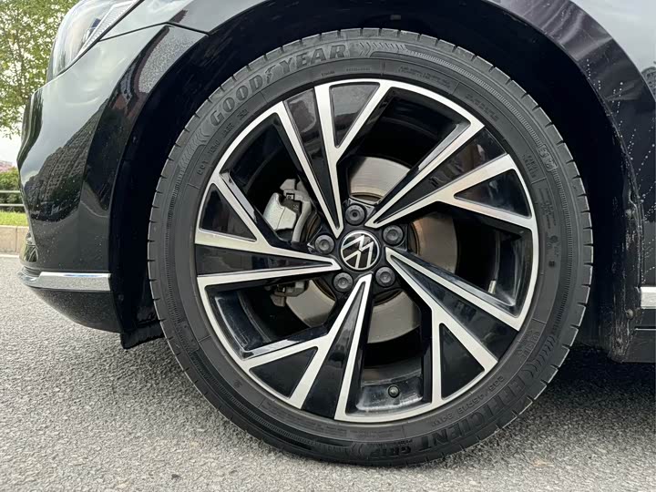 Фото 15 - Volkswagen Magotan