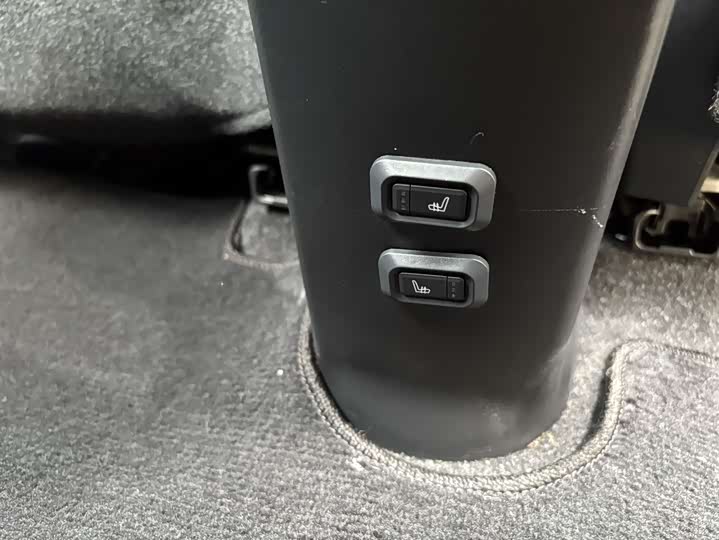 Фото 14 - Toyota Yaris L Hatchback