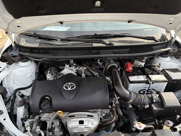 Фото 20 - Toyota Yaris L Hatchback