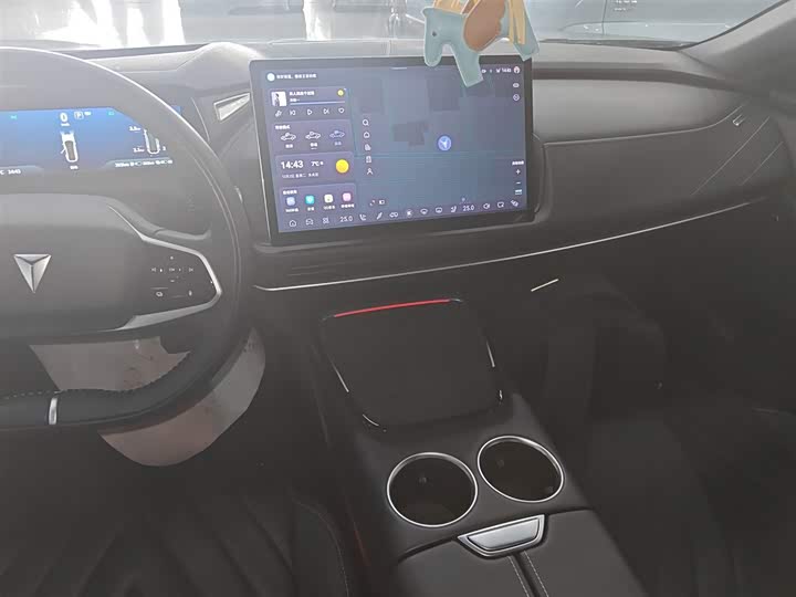 Фото 13 - Changan Deepal SL03