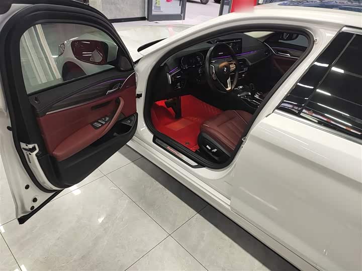 Фото 16 - BMW 5 Series