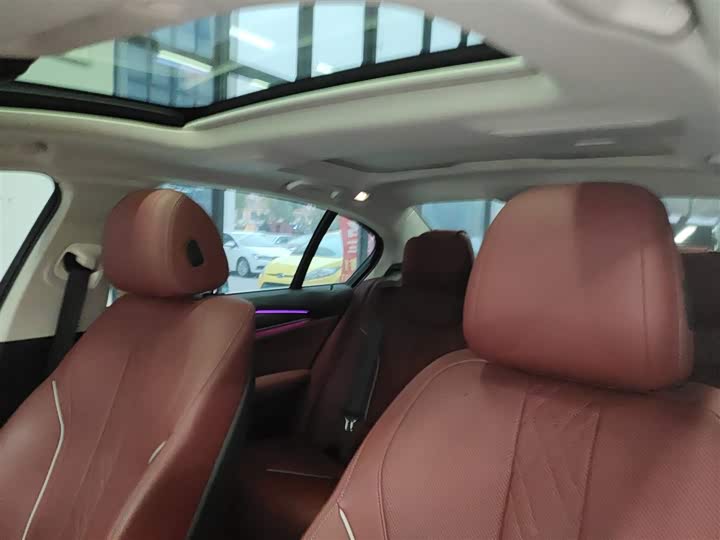 Фото 18 - BMW 5 Series