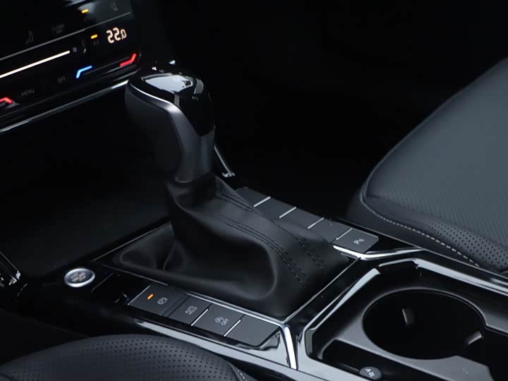 Фото 14 - Volkswagen Passat