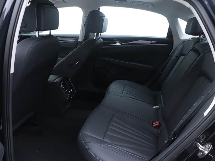 Фото 15 - Volkswagen Passat