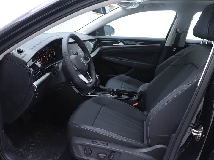 Фото 7 - Volkswagen Passat