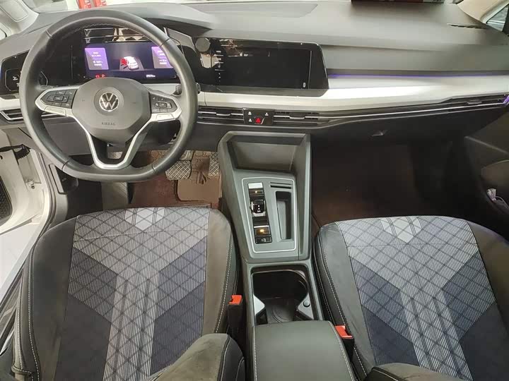 Фото 10 - Volkswagen Golf