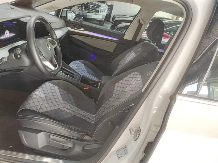 Фото 15 - Volkswagen Golf