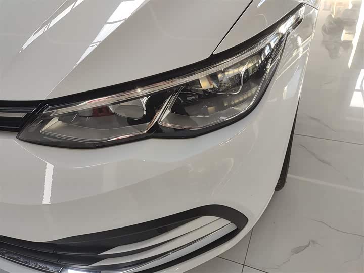 Фото 24 - Volkswagen Golf