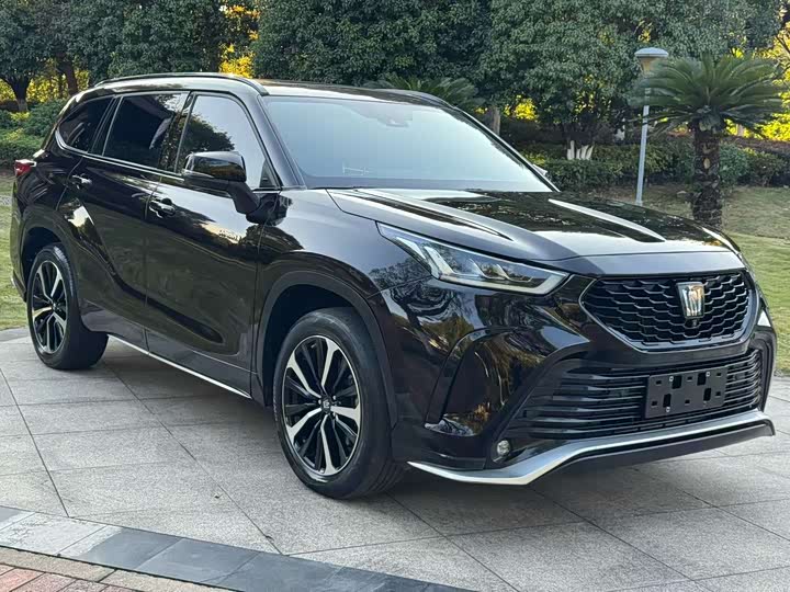 Фото 3 - Toyota Crown Kluger